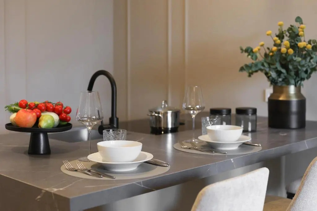 Lingers Suites & Residence