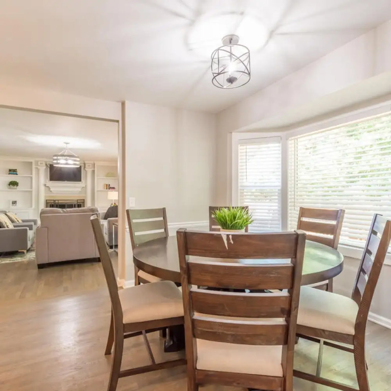 Beautiful Large Newly Renovated 5 Bedroom House
