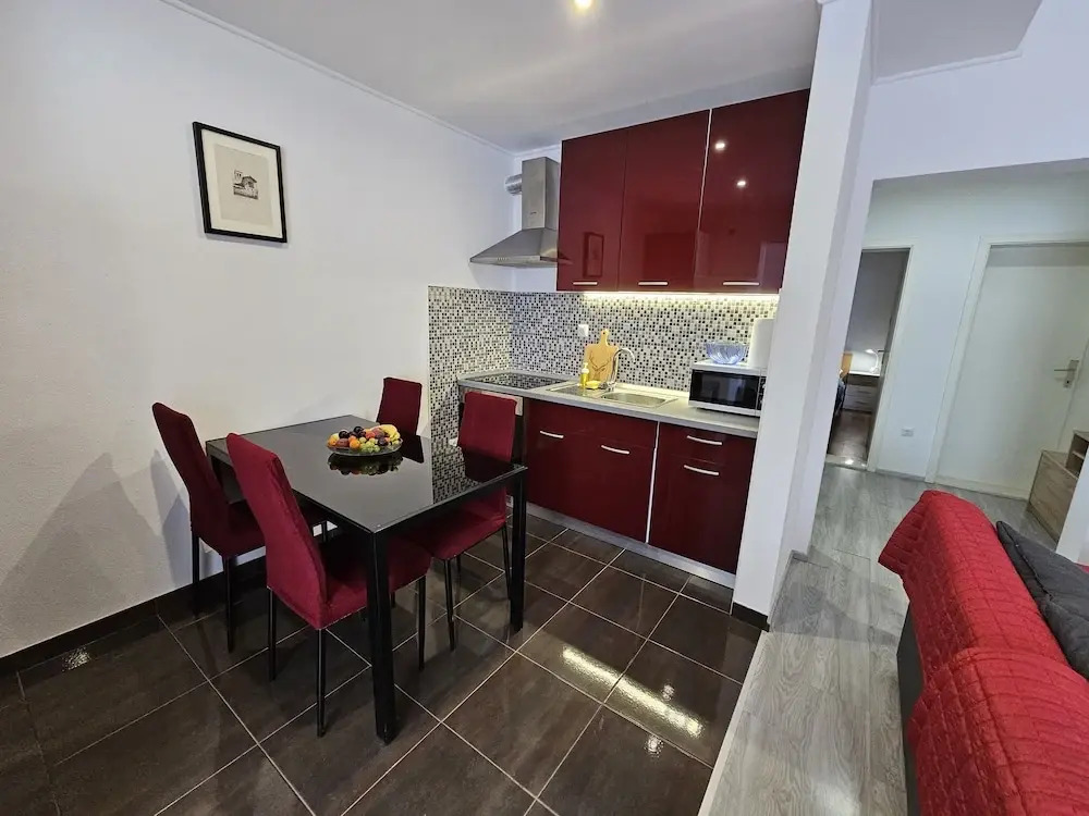 Modern Apartment Nikola in a Quiet Area