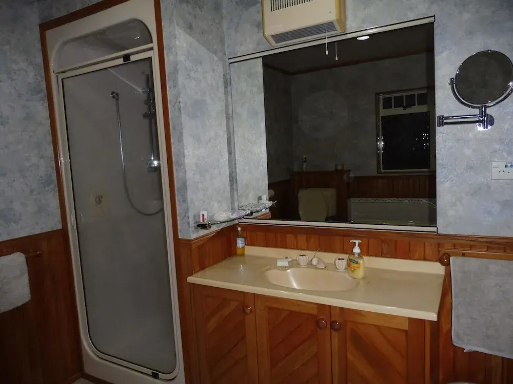 Hideaway Off Heta