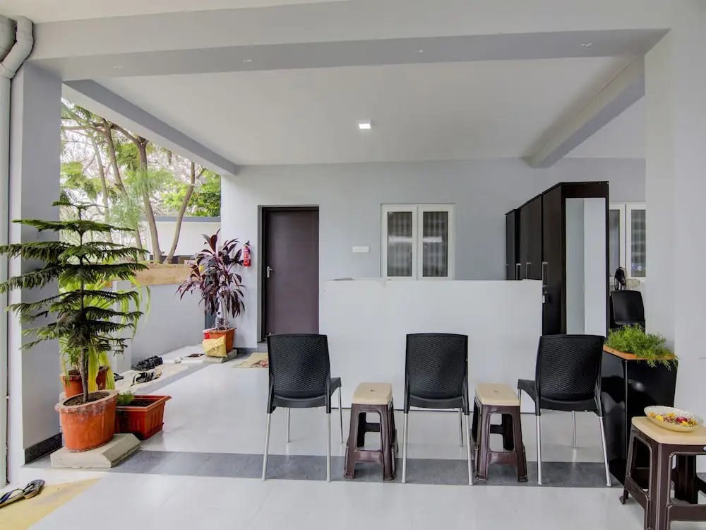 OYO Flagship 24147 Royal Stay
