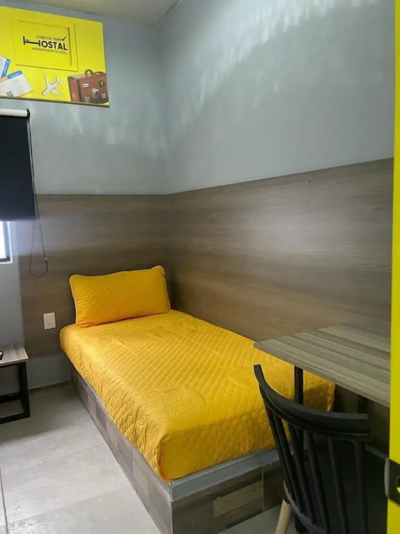 CHECK INN HOSTAL AEROPUERTO GDL