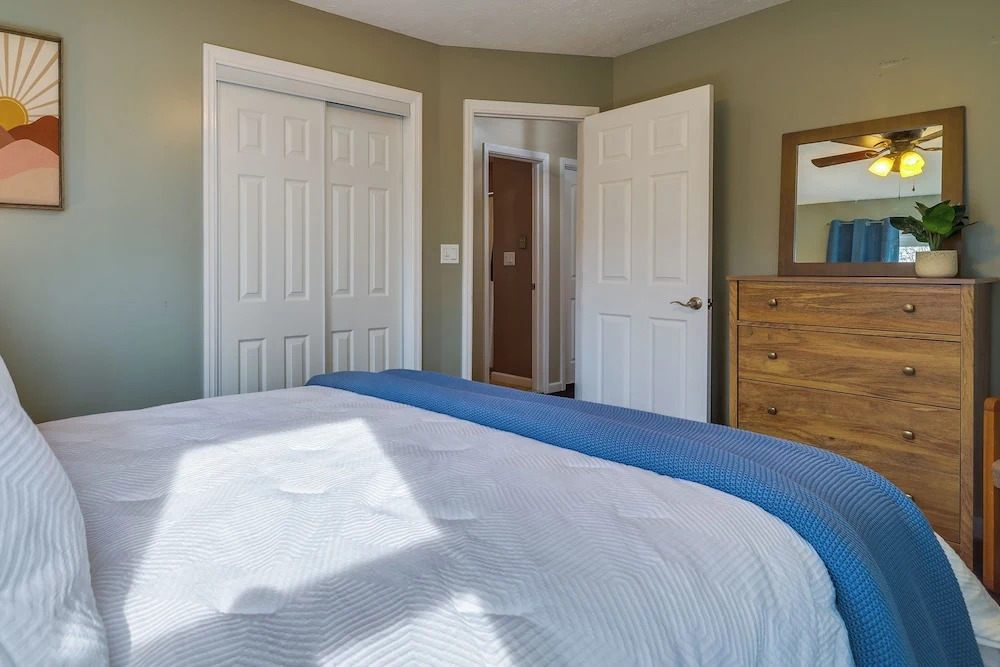 Lovely Poconos Cabin w/ Resort Amenities!