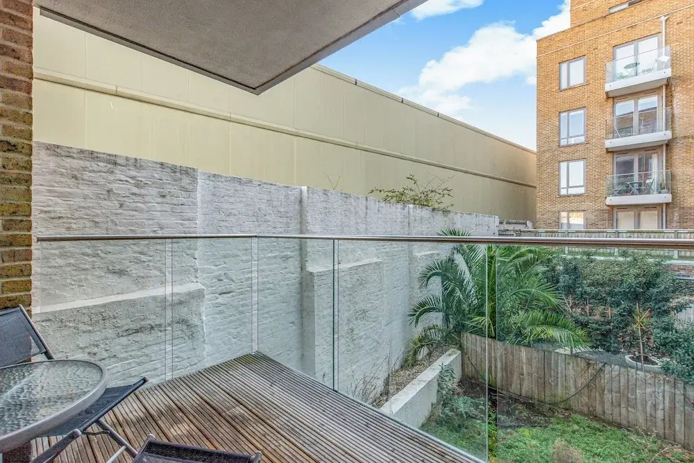 Two Bedroom Apartment in Limehouse