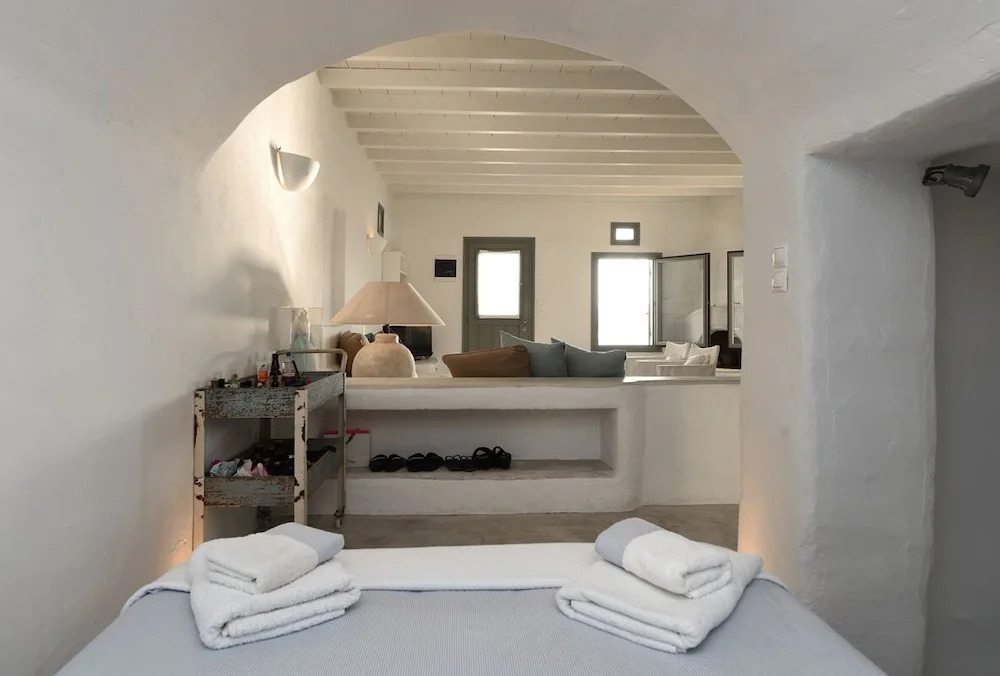 Ochre Dream, Beach front & Sunset villa Naousa