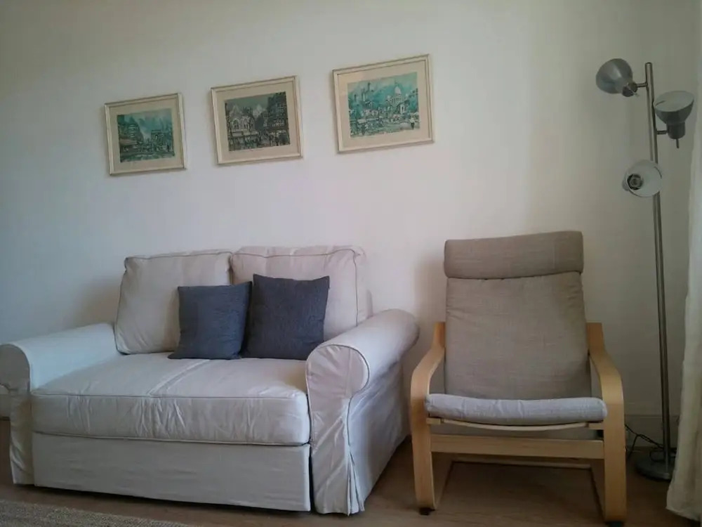 Spacious 2 Bedroom Holyrood Flat With Great Views