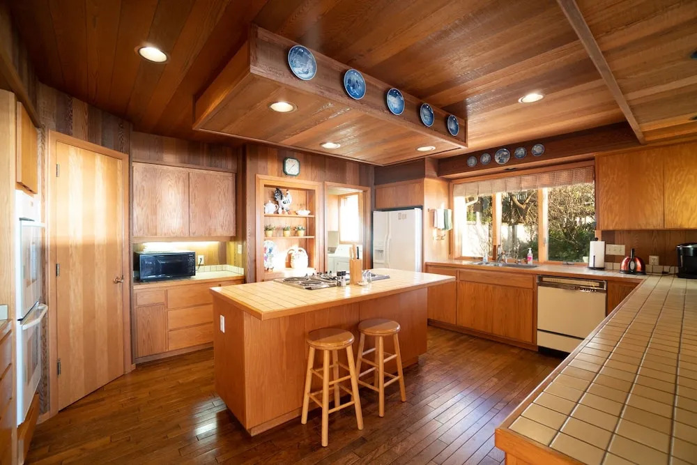 Gene's Coastal Escape 2 Bedrooms 2 Bathrooms Home