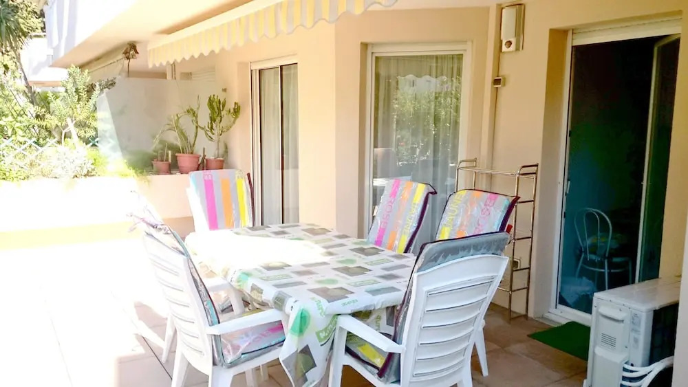 Apartment With one Bedroom in Hyères, With Wonderful City View, Enclos