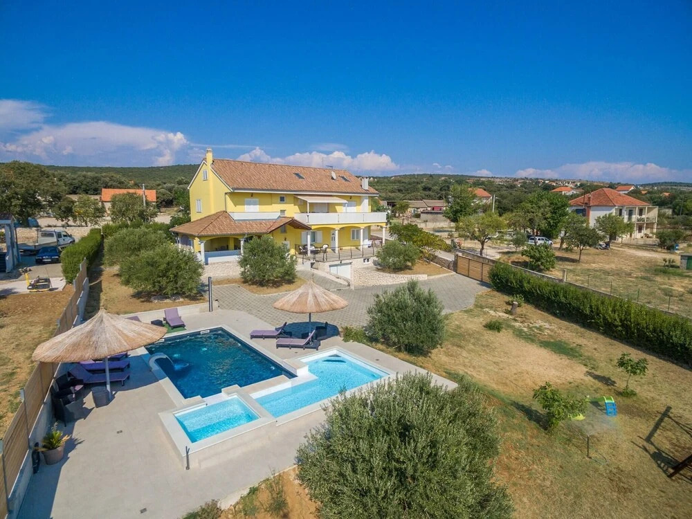 Magnificent Villa Mande With Pool, Vrana Lake
