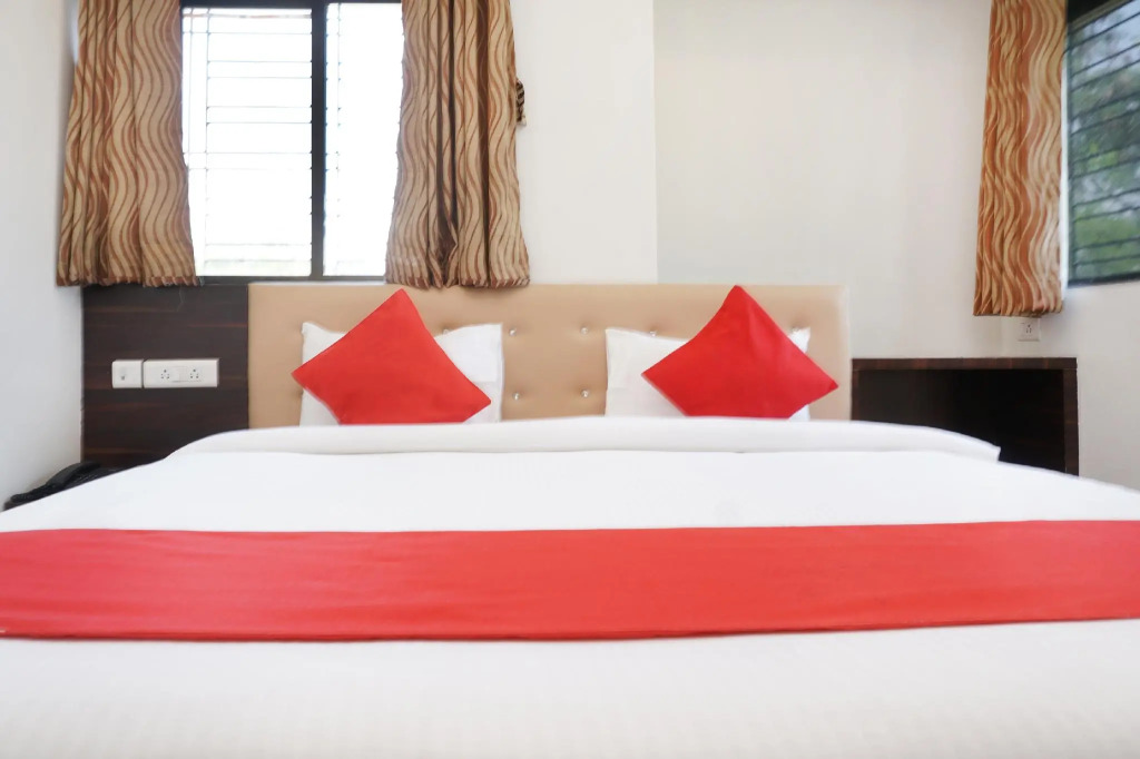 OYO 35766 Hotel Grand Inn