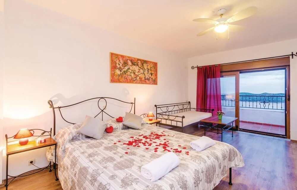 Nice Home in Orasac With Wifi and 6 Bedrooms