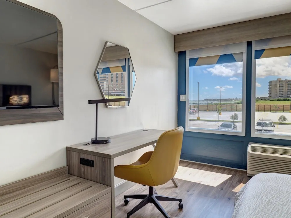 Holiday Inn Express Corpus Christi – Beachfront by IHG