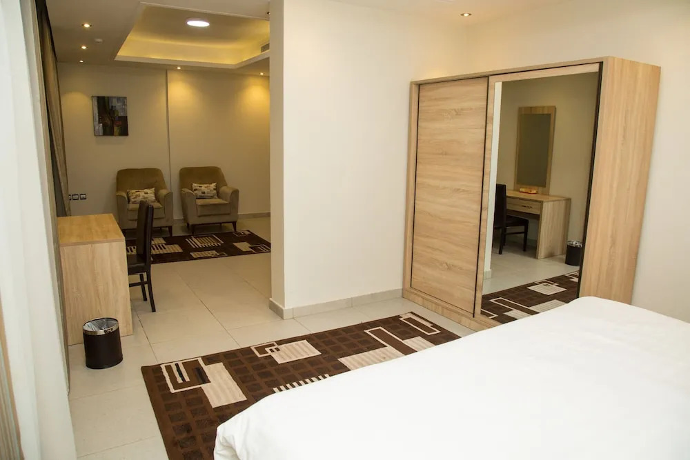 Oasis Rise Hotel Apartments