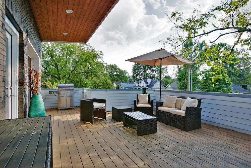 Modern 8bed/4ba Home w/ Roof Deck & Grill by Domio