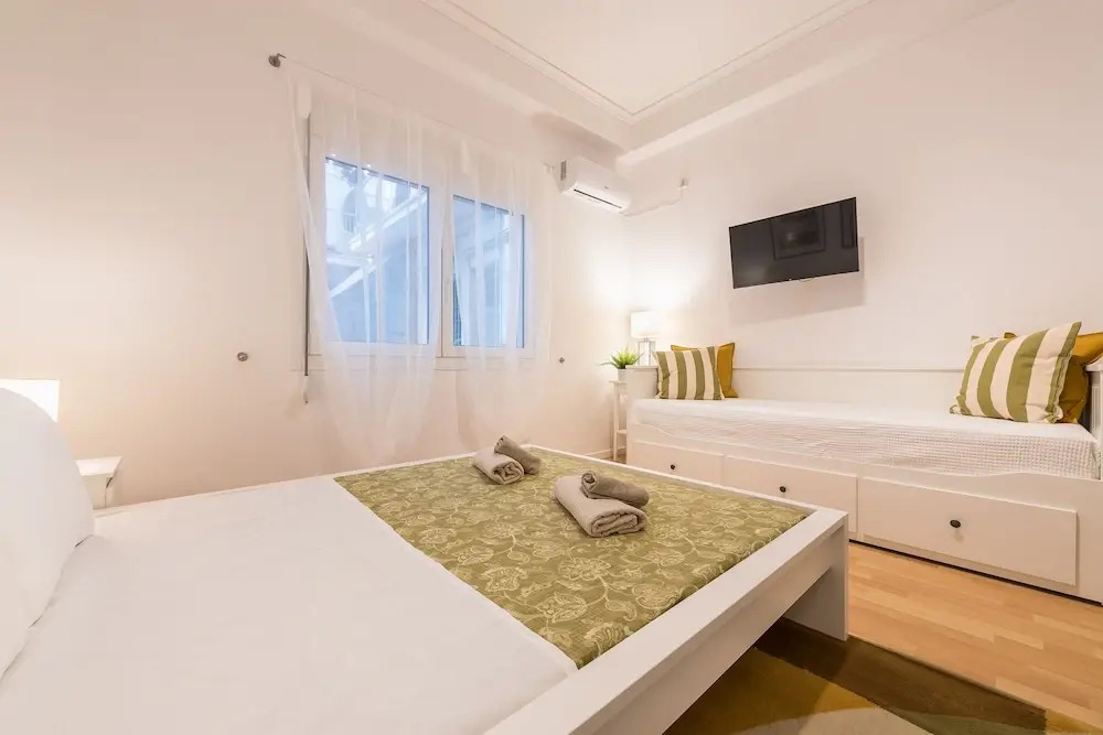 Apartment at Megaro Mousikis metro station 1bed 2 pers