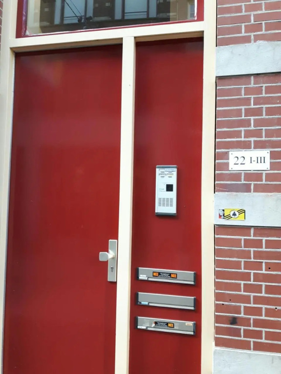 verzorgde kamer in monumentenpand
