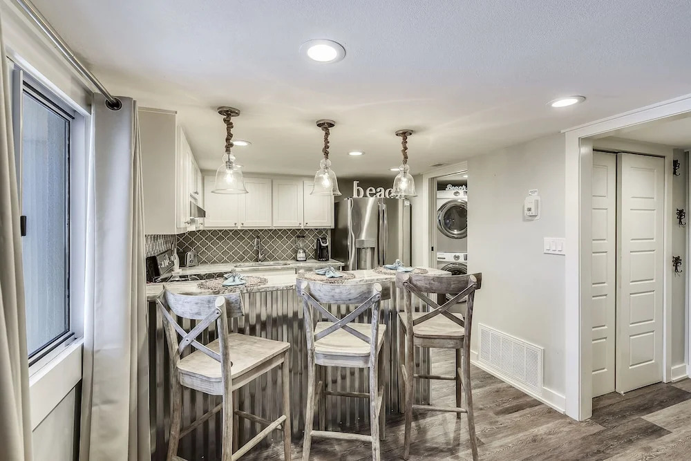 Pinnacle Port by Book That Condo