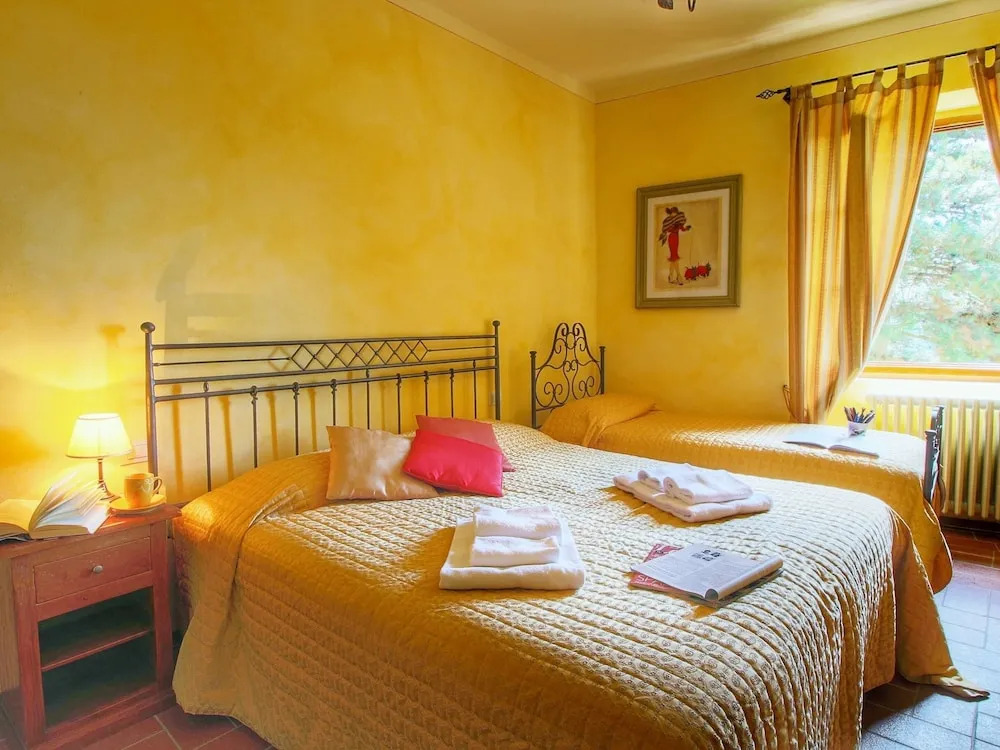 Majestic Farmhouse in Loro Ciuffenna with Pool