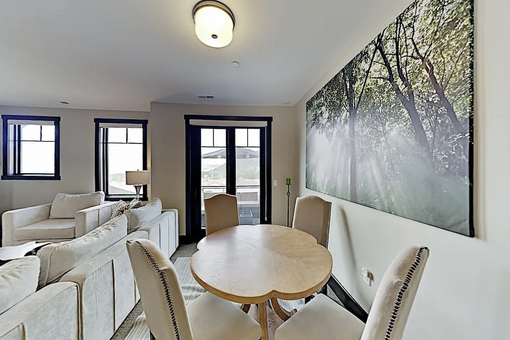 New Listing! Chic Townhome W/ Hot Tub, Near Skiing 3 Bedroom Townhouse