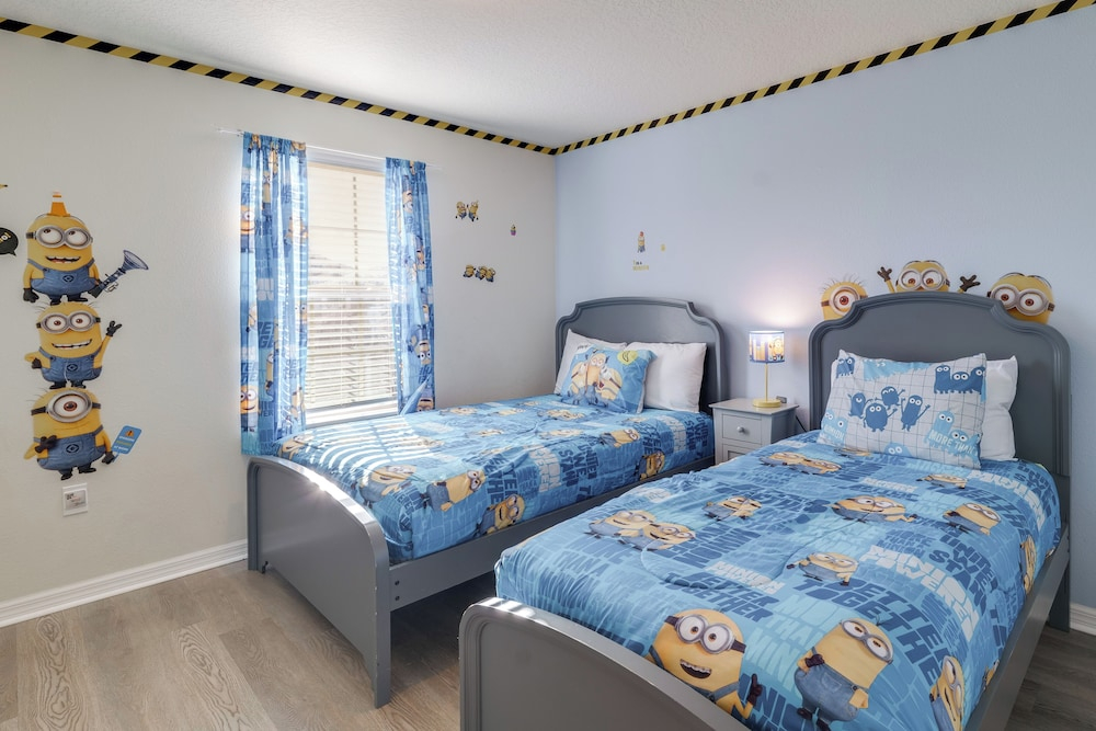 Heated Pool & Theater: Solterra 5BR Home Near WDW