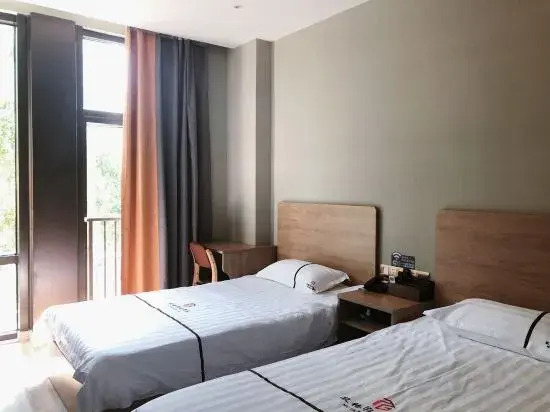 Holiday Inn Shanghai Muge (Huijin Road Subway Station)