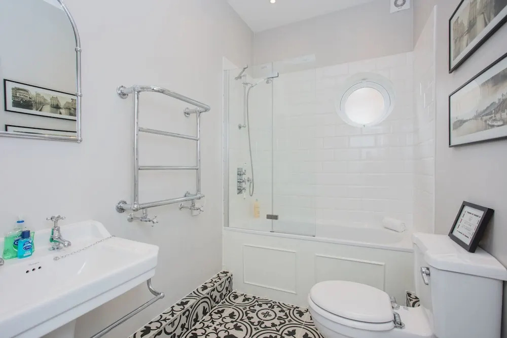 Modern 3 Bedroom Flat in West Hampstead