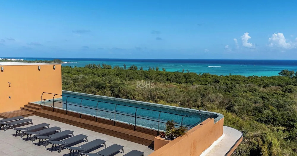 Ixuh Ocean Front 5 Ave Playa del Carmen