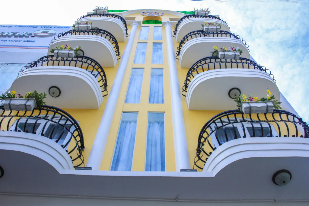OYO 153 L&M Hotel