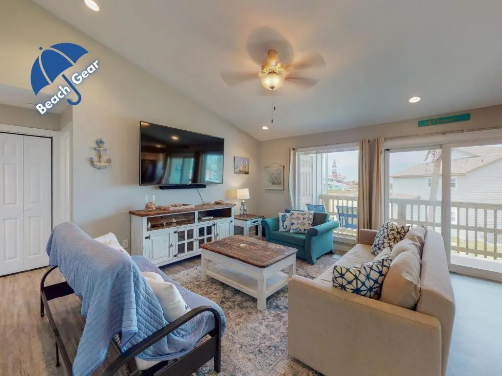 AH-C209 Newly Remodeled, 2nd Floor Condo, Right next to the Marina & Ferry