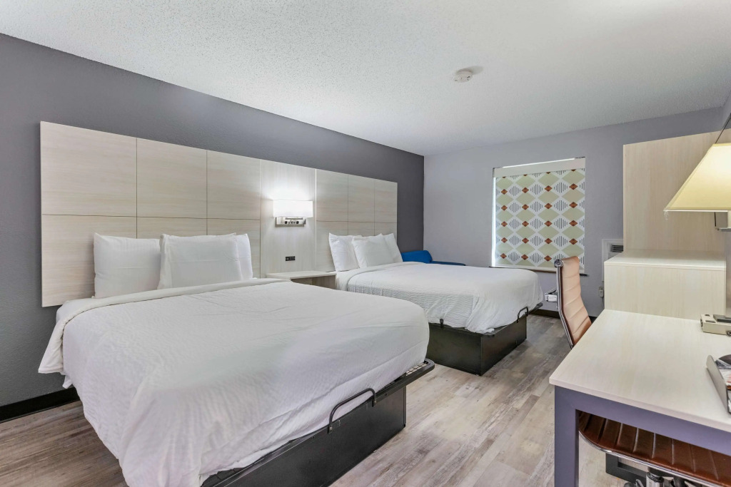 Days Inn by Wyndham Savannah Gateway I-95