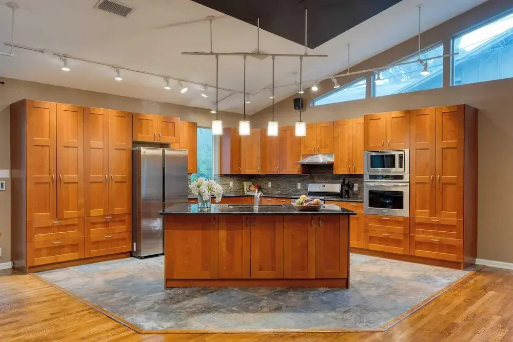 Sleeps 18! Game Room, Deck w/ Firepit, 5bdr, Casita Cedar & Stone by Avantstay