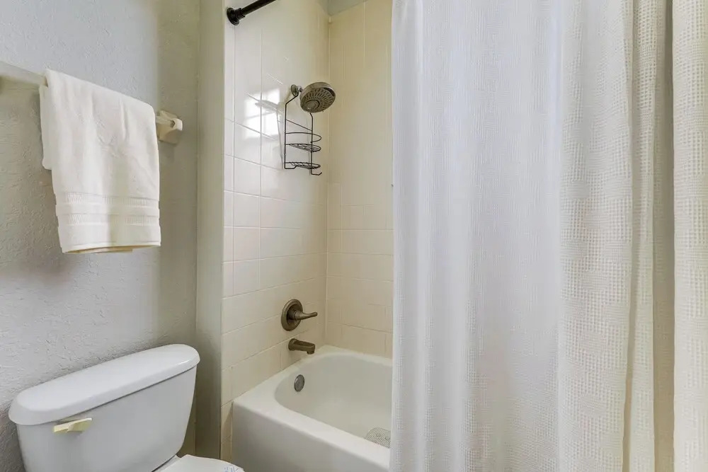 Game, Swim & Unwind: Lakeside Retreat Near Disney
