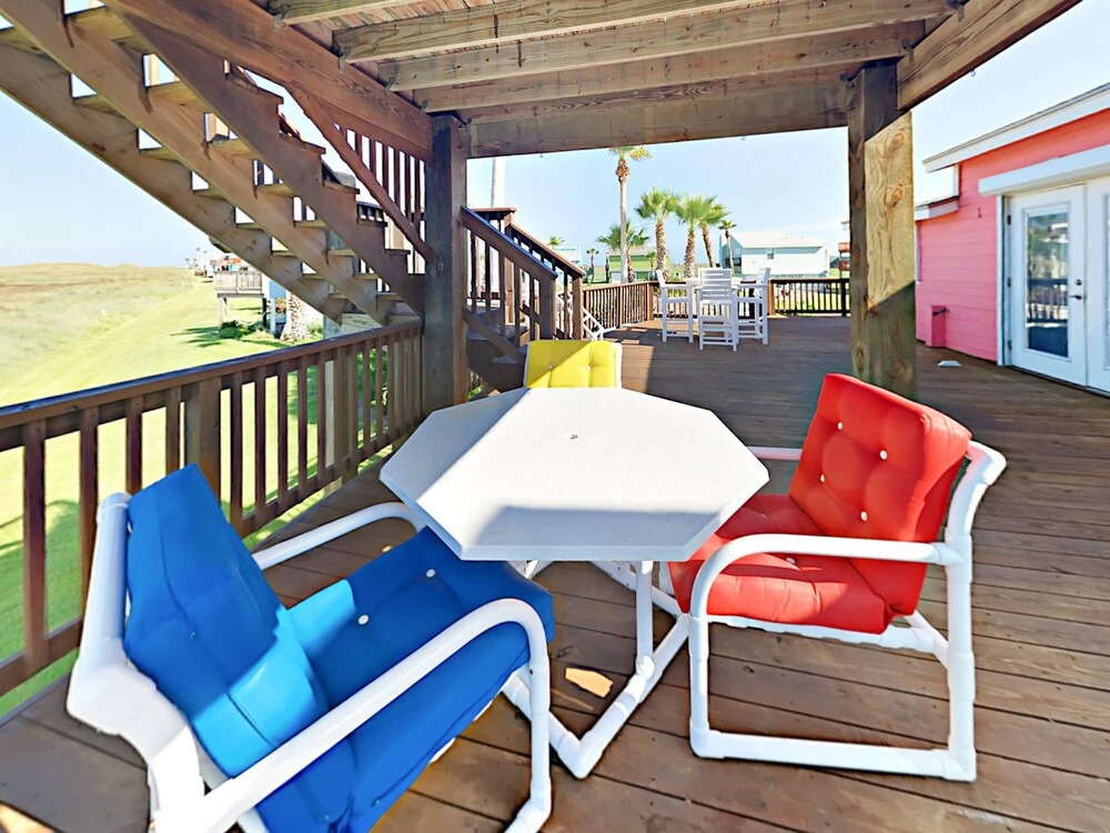 Split Level Stunner in Port Aransas by RedAwning