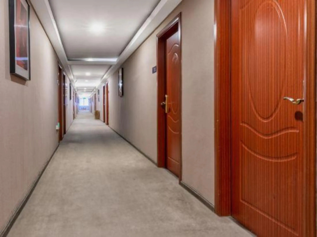 Pai Hotel (Zhongshan Xiaolan High Speed Railway Station Dongsheng State Banquet Branch)
