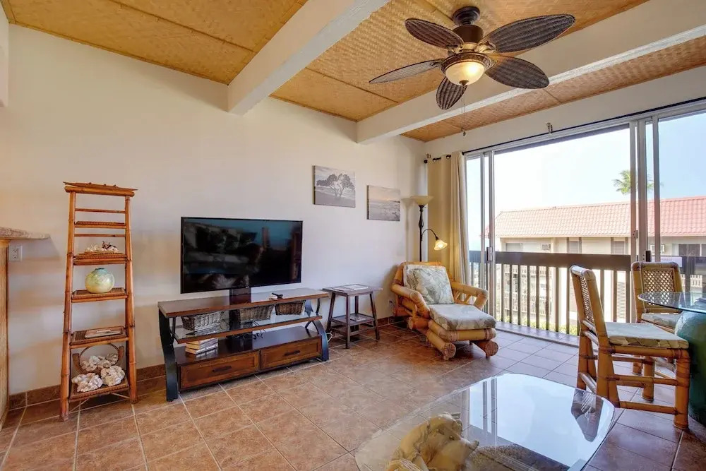Kailua-kona Condo: Steps to Beach & Downtown!