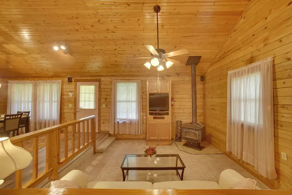 Studio w/ Deck: Near Thorncrown Chapel & Lakes