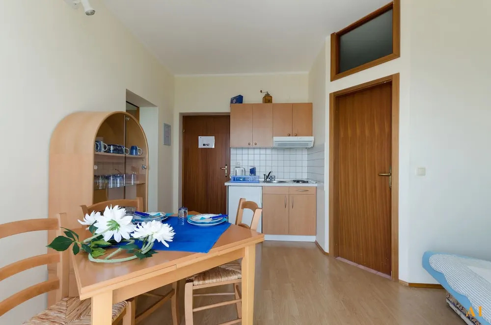 Apartments and Room Drazen