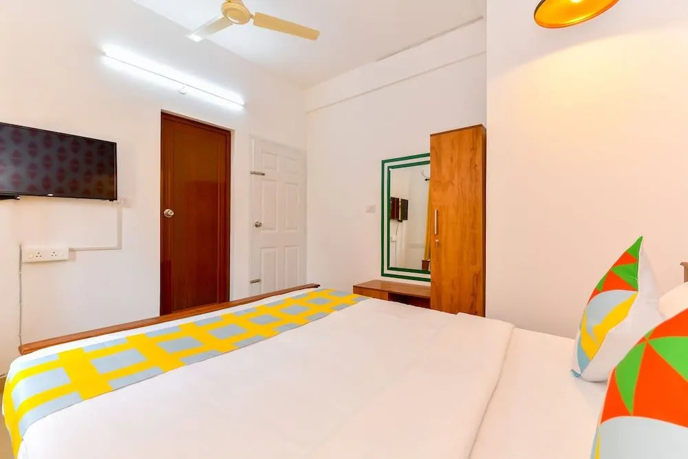 OYO Home 30657 Elegant Stay Near Lulu Mall