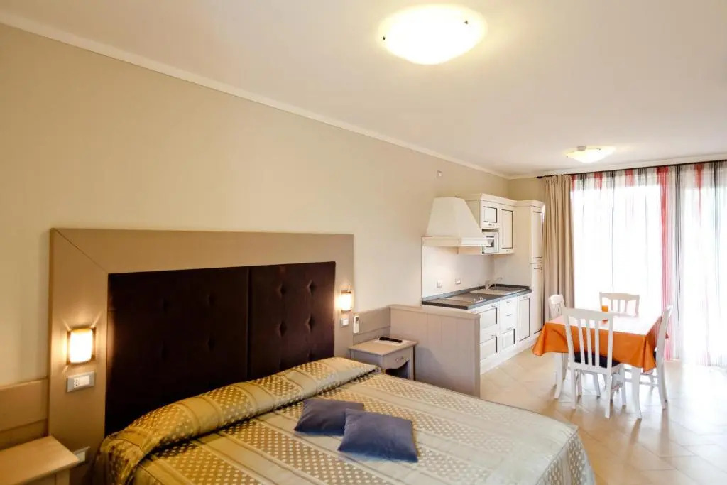 Garda Hill Boutique Apartments with Panoramic Pools e Agriturismo
