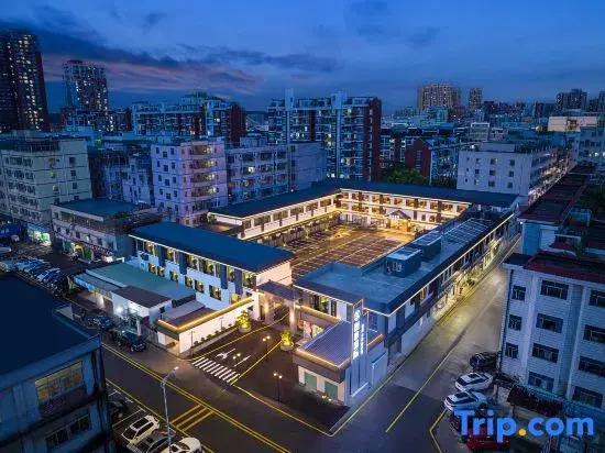 Longyi International Hotel（Xintangwei Subway Station）