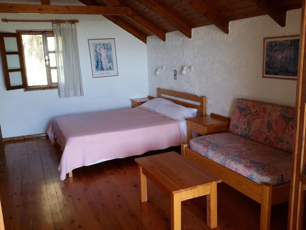 Exclusive Cottages in a Quiet Oliverove Near the sea