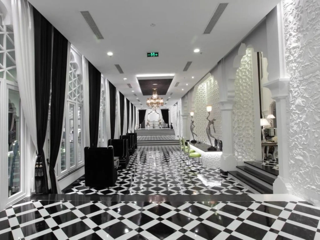 Chloe Gallery