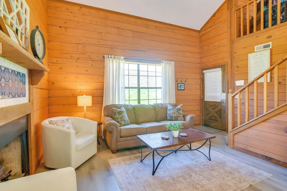 3 Mi to Branson Strip! Townhome w/ Deck & Porch