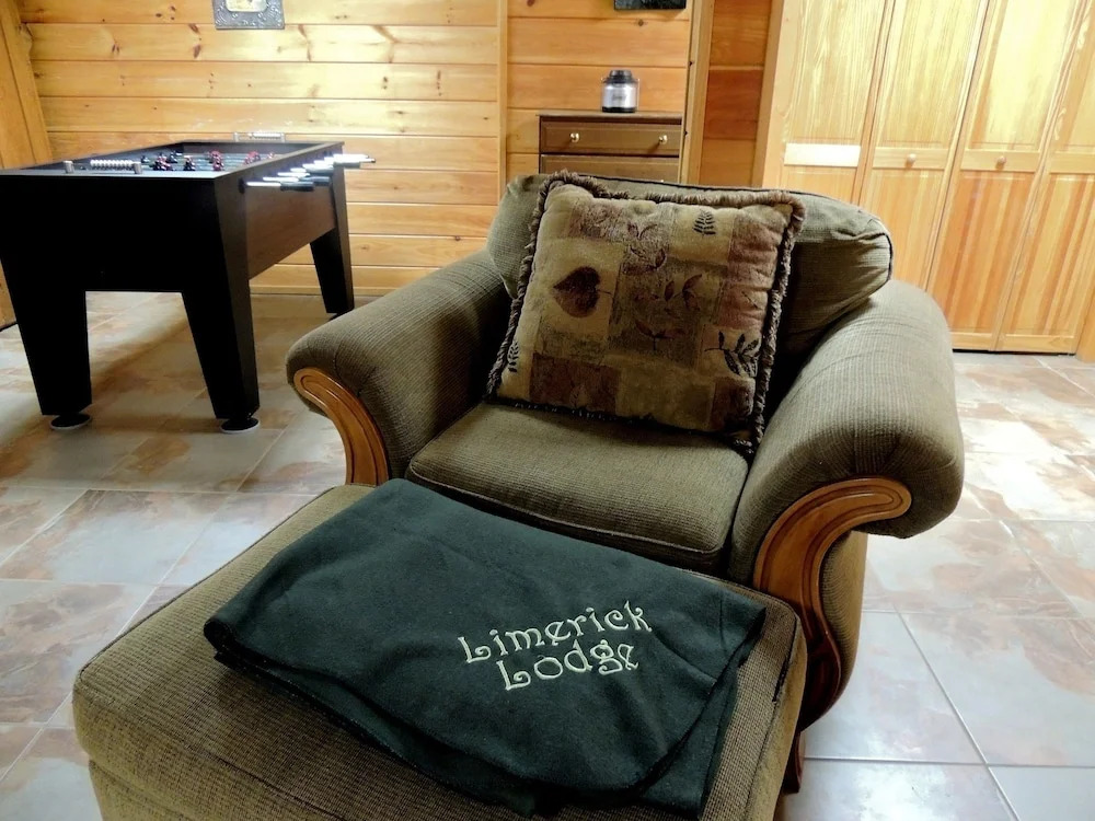 Limerick Lodge 3 Bedrooms 3.5 Bathrooms Cabin