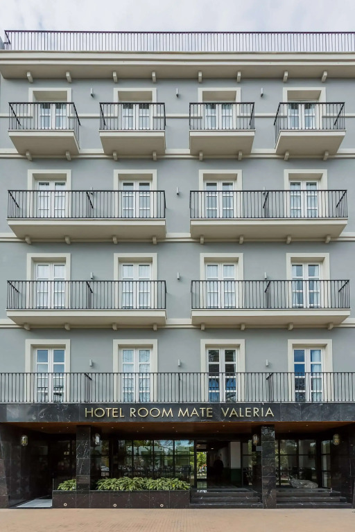 Отель Room Mate Valeria