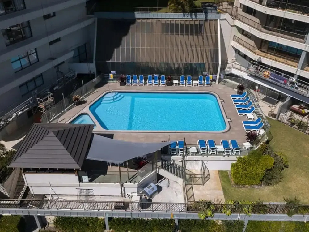Burleigh Headland 2 Bedroom Stay, just a stones throw from the beach!