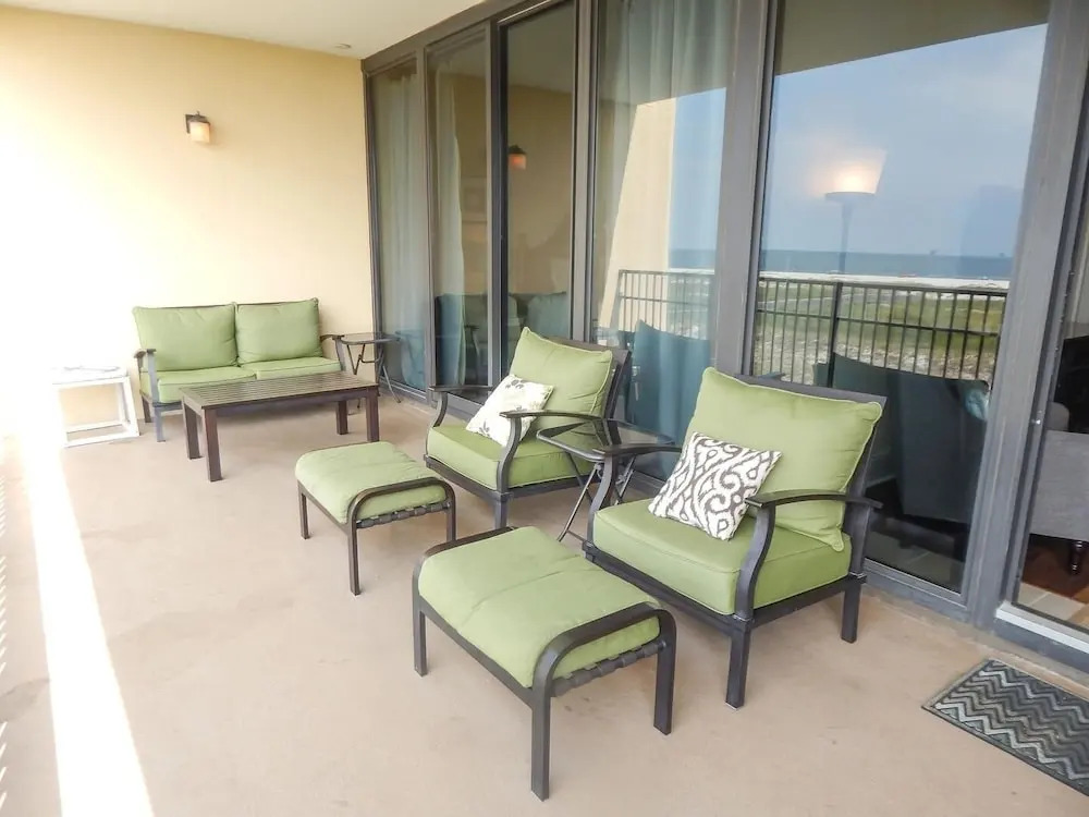 305 Holiday Isle 305 - 2 Br Condo