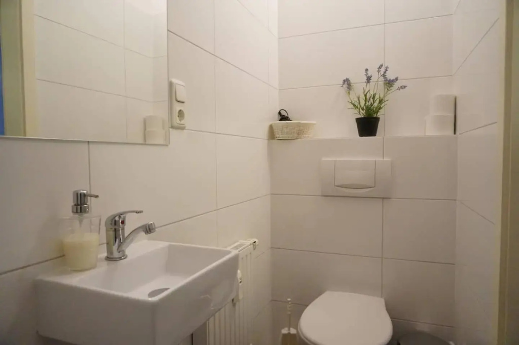 Central 2 Bedroom Flat for Families & Calm Guests