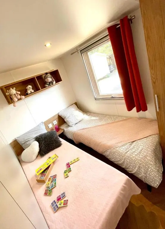 Mobil-home tout beau tout neuf, camping 4*, plage à pied !