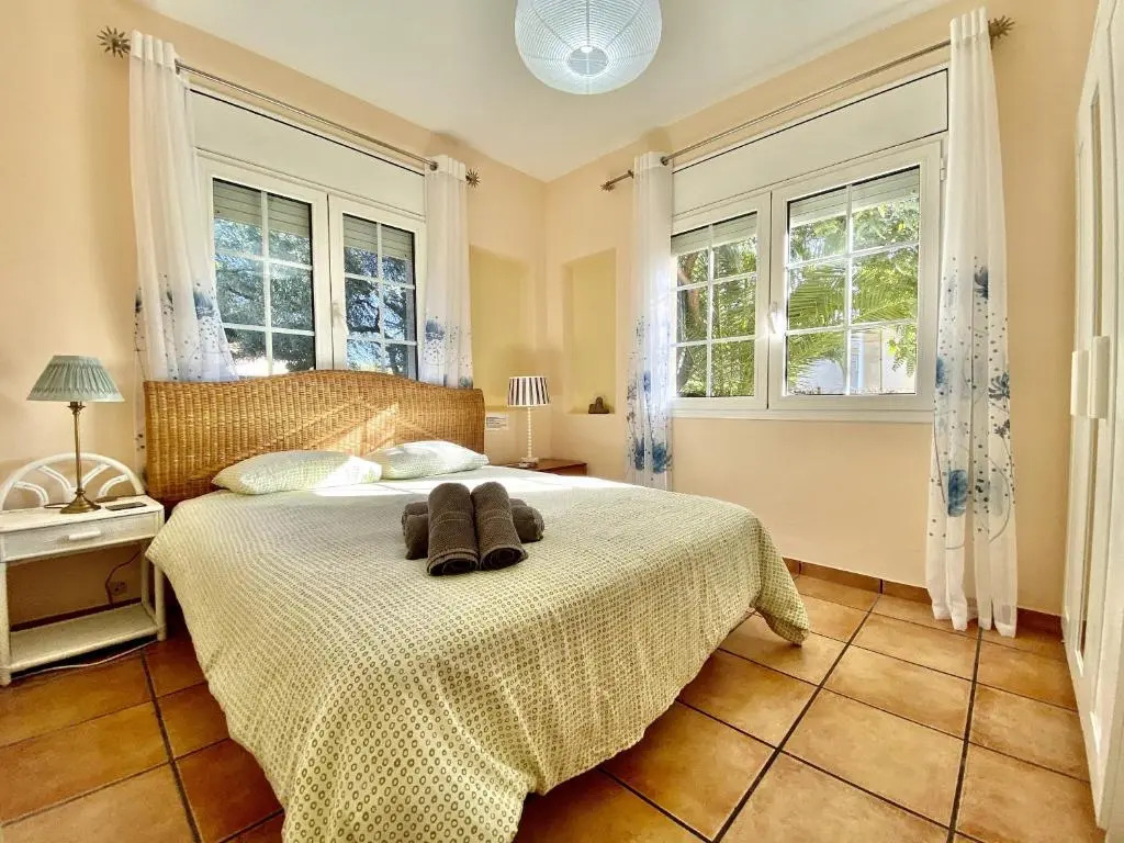Villa Montserrat 4bedroom with sea and mountain views & air-conditioning & private swimming pool